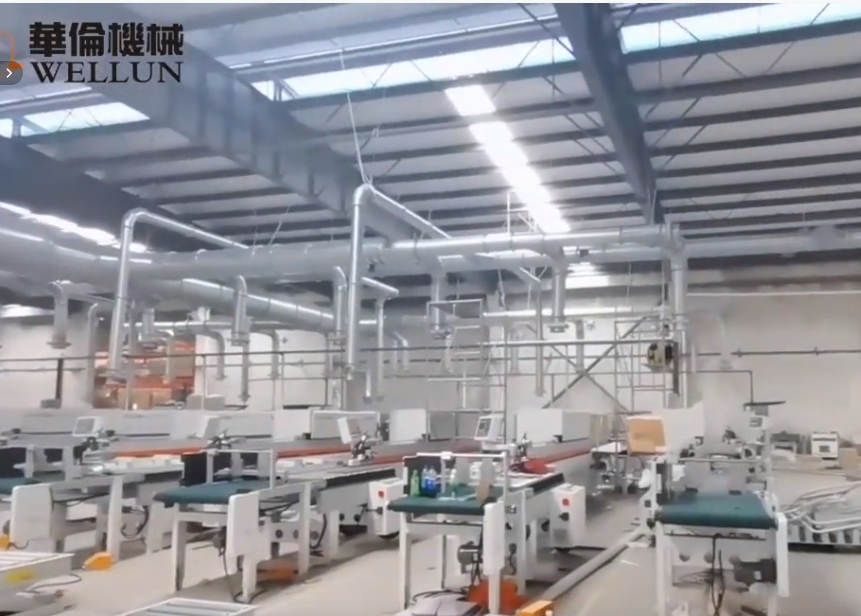 Real photos of the factory environment where the edge banding machine is operating