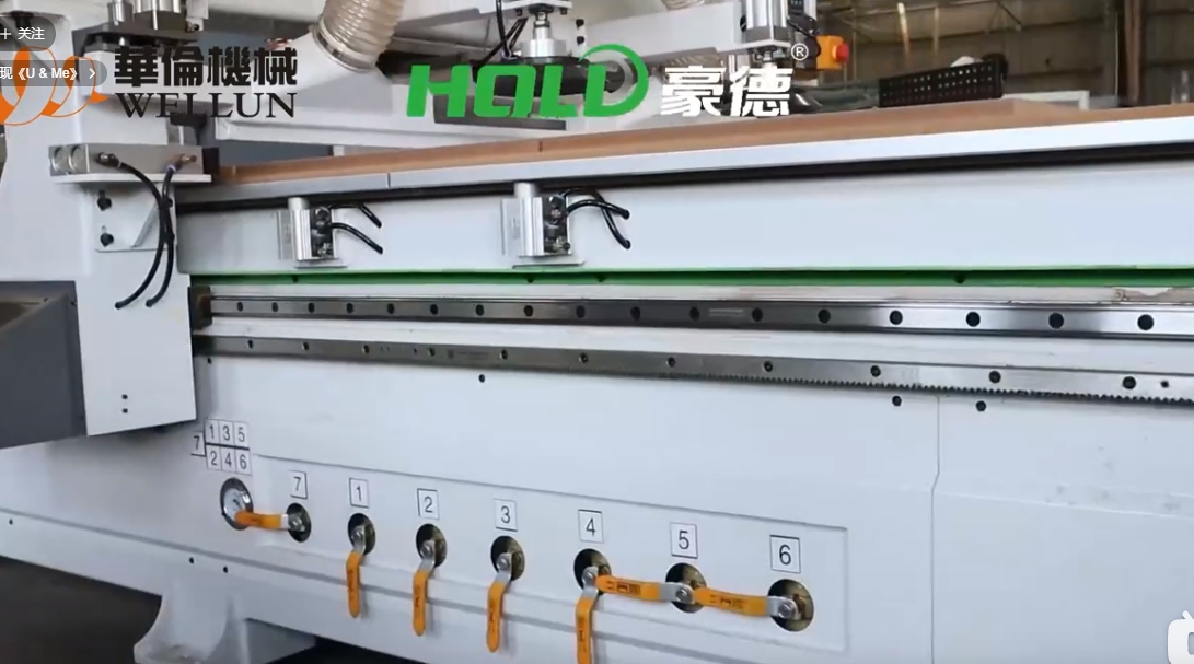 HE5LA CNC Machining Center (1